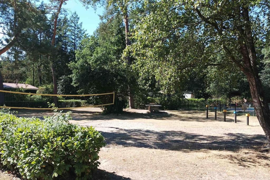 Bosbungalow De Eekhoorn Nunspeet Bagian luar foto